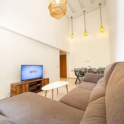 Elegant 3-Bedroom Duplex Downtown Private Terrace