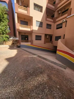 an empty street in front of a building at Élégante Appartement au centre de Marrakech , Piscine - Parking gratuit in Marrakech