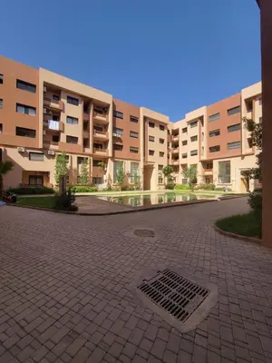 a large apartment building with a drain in the courtyard at Élégante Appartement au centre de Marrakech , Piscine - Parking gratuit in Marrakech