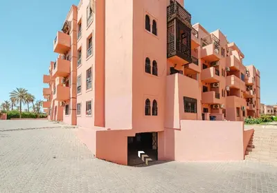a building with a bench in front of it at Un Appartement d'exception in Marrakech