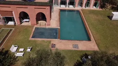 an aerial view of a house with a swimming pool at Villa de Charme avec Piscine, Hammam & Jardin Enchanté in Marrakech