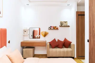a living room with a couch and a mirror at Cosy Appartement de Luxe F3 Menara Garden Hivernage Marrakech avec piscine in Marrakech