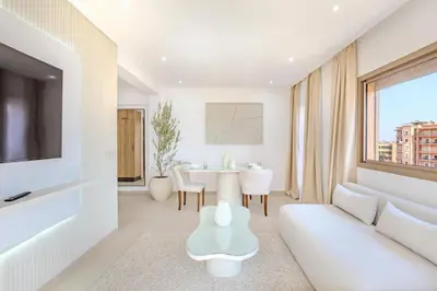a living room with a white couch and a table at Magnifique appartement moderne 1 chambre proche de la gare de Gueliz in Marrakech