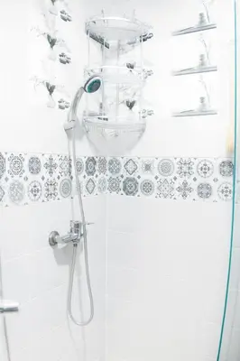 a bathroom with a shower with plates on the wall at Kridarek - Appartement d'exception à Marrakech in Marrakech