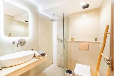 a bathroom with a sink and a shower at Magnifique appartement 2 chambres à Menara Garden Marrakech in Marrakech