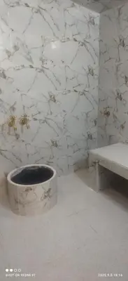 a bathroom with a bowl in the middle of a wall at Jolie petite villa in Marrakech