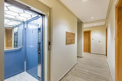 a hallway with a glass door and a hallway with a hallway at Appartement chic près de la gare in Marrakech