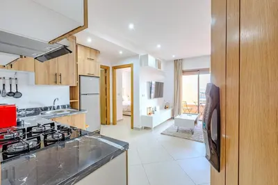 a kitchen with a stove top oven next to a counter at Nouvel 1 chambre proche centre in Marrakech