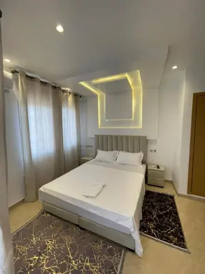 a bedroom with a large white bed in a room at Vivez le rêve dans un appartement F4 moderne in Marrakech