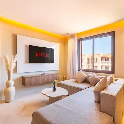 Apartment with swimming pool