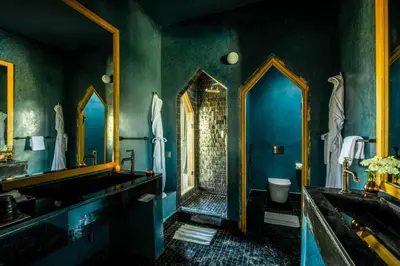 a bathroom with a tub and a sink and a mirror at Villa Tacai in Graoua