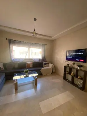 a living room with a couch and a tv at Appartement 1 chambre à Gueliz Confort et piscine in Marrakech