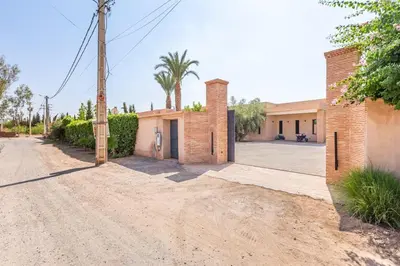 an empty road in front of a building at Villa Amelkis avec Piscine - 4 suites de luxe à Marrakech in Marrakech