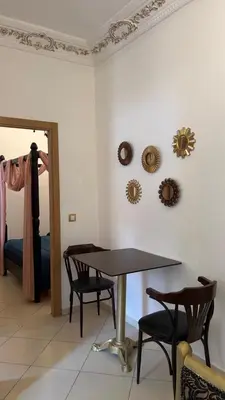 a dining room with a table and chairs and mirrors at إقامة المنتزه الجديد حدا مرجان طريق كازا في مراكش in Marrakech