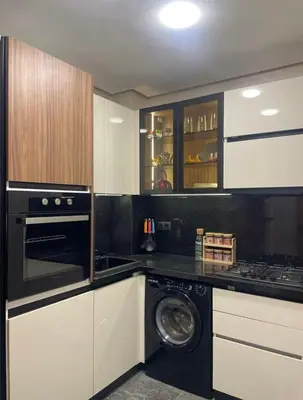 a kitchen with a washer and a washing machine at Apprt de haut-de-gamme a Jnane awrad in Marrakech