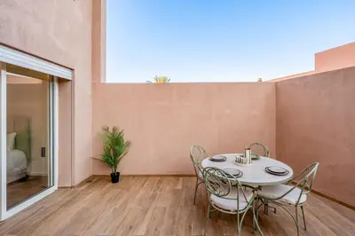 a dining room with a table and chairs at Le Nahla - Centre - 4 Prs - Terrasse in Marrakech