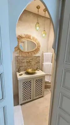 a bathroom with a sink and a mirror at Riad de charme privatisé au cœur de la médina in Marrakech