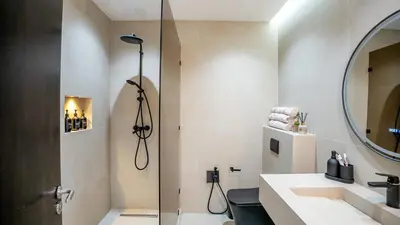 a bathroom with a sink and a mirror at Appart calme & central, piscine, proche médina et place Jemaa El Fna in Marrakech