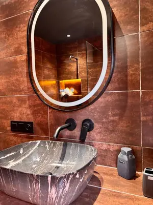 a bathroom with a sink and a mirror at Cozy Urban Haut Standing au cœur de Guéliz in Marrakech