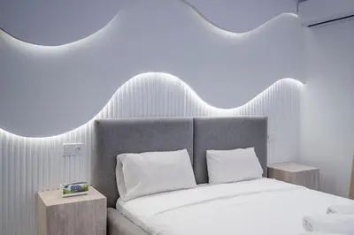 a bedroom with a large bed with white pillows at Appartement 3 Chambres Luxe au Cœur de Guéliz in Marrakech