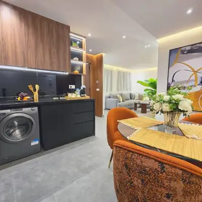 Central New 1BR Next to the Train Station