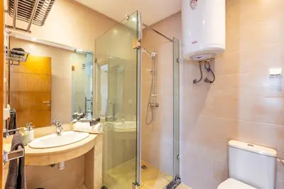 a bathroom with a shower and a toilet and a sink at Appartement Chic & Cosy Hivernage in Marrakech