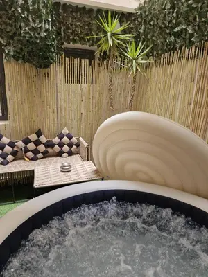 a garden with a hot tub in a yard at Appartement 3 chambres jaccuzi in Marrakech