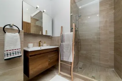 a bathroom with a sink and a shower at Appartement 2 Chambres Proche Médina Centre Marrakech in Marrakech