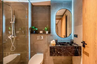 a bathroom with a toilet and a sink and a mirror at Appartement Neuf et luxueux de 3 chambres proche du centre ville in Marrakech
