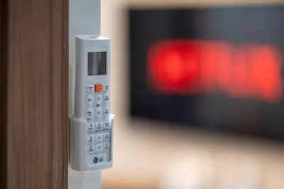 a remote control in front of a television at Appartement Chic M Avenue, Balcon, Piscine, Parking Wi-Fi Haut Débit Marrakech in Marrakech