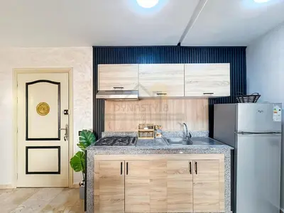 a kitchen with a sink and a refrigerator at Confort Moderne au Cœur de Marrakech Proche Gare in Marrakech