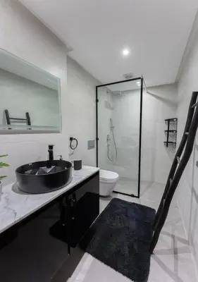 a bathroom with a black sink and a shower at Écrin Cosy au Cœur de Guéliz Emplacement Central in Marrakech