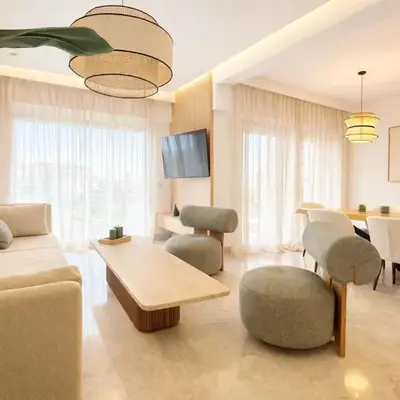 Luxury 2 Bedroom Apartment Pool & Garden Wifi
