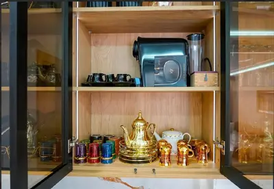 a cabinet with a tea pot and a microwave at Magnifique Appartement Hivernage in Marrakech