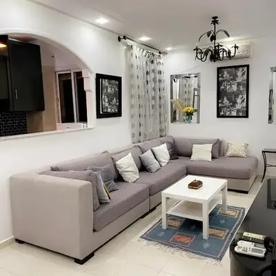 Spacious 2BR with Parking & Local Life & Centra