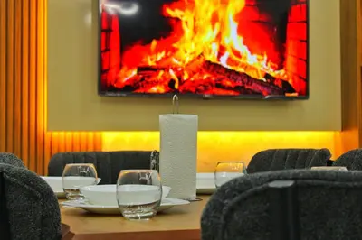 a table with wine glasses and a fire in the wall at apparemment 35 in Marrakech