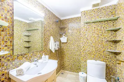 a bathroom with a sink and a toilet at Oasis Familiale Marrakech Piscine & Résidence Sécurisée in Marrakech