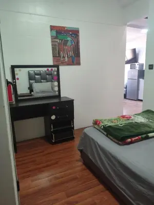 a bedroom with a bed and a vanity with a mirror at Lely appartement 2min de là garé in Marrakech