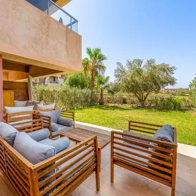 Magnifique appartement rez-de-jardin face piscine