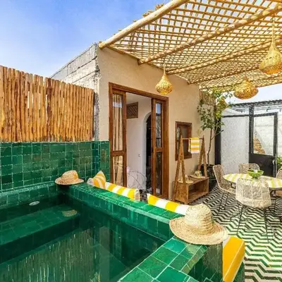 Kasbah Djellaba pool breakfast city center