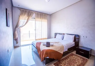 a hotel room with a bed and a window at Le Chic Urbain Tout à Pied Clim Design Chic in Marrakech