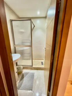 a small bathroom with a shower and a toilet at Charmant Duplex 2BR - quartier Hivernage - Piscine in Marrakech