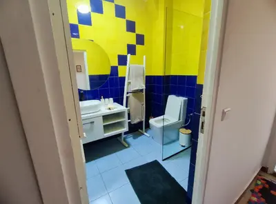 a bathroom with a yellow and blue wall at Cocon calme et confortable wifi Netflix Gueliz Daoudiate in Marrakech