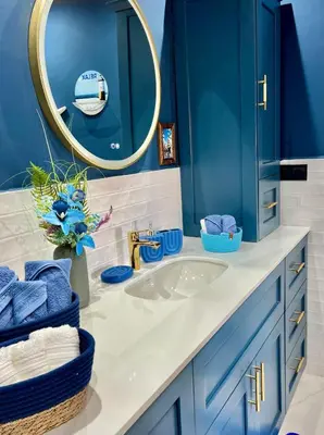 a blue bathroom with a sink and a mirror at Appartement Marrakech Hivernage N28 RÉSIDENCE CAPRICE PALACE in Marrakech