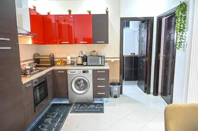a kitchen with a washer and a washing machine at Cosy appartement en plein cœur de Marrakech ! in Marrakech