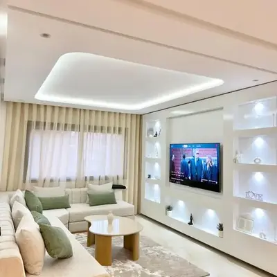Apartment with pool & gym