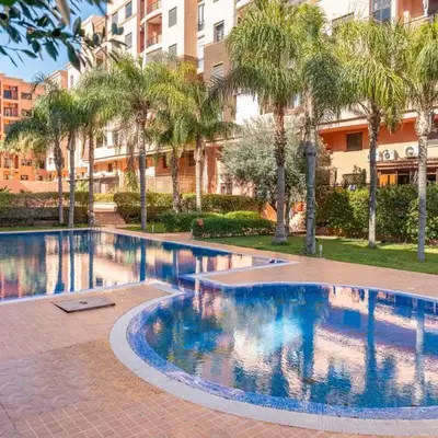 Relaxing stay with pool & secure parking