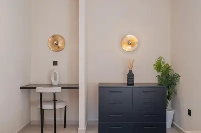 a room with a desk and a dresser with a chair at Havre de paix moderne pour voyageurs exigeants in Marrakech