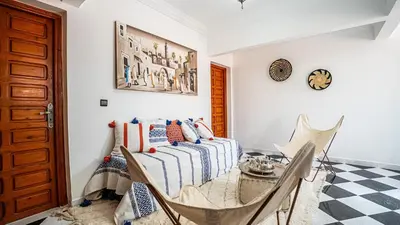 a dining room with a table and chairs at Appt Duplex dans village touristique, sublime vue, proche médina in Marrakech