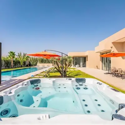 Chic Villa Jacuzzi and Green Space